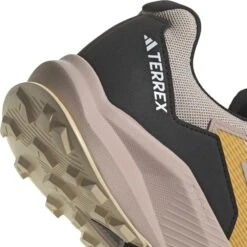 Adidas TERREX Trailrider GORE-TEX Trailrunningschoenen Heren - Magic Beige/wonder Taupe/solid Gold HQ1235 -Buitensport Winkel adidas mens terrex trailrider gore tex trailrunning shoe magic beige wonder taupe solid gold hq1235 5 1433483