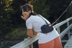 FJÄLLRÄVEN Fjällräven High Coast Schoudertas - 0.8L - Navy -Buitensport Winkel fjaellraeven high coast pocket shark grey 11 936184