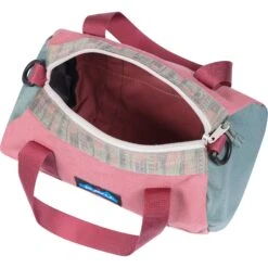 KAVU Manastash Mini Plunjezak - Rosebud 8 KAVU Manastash Mini Plunjezak - Rosebud -Buitensport Winkel kavu manastash mini duffle bag rosebud 3 1564156