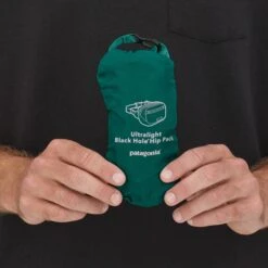 Patagonia Ultralight Black Hole Mini 1L Riemtas - Burl Red -Buitensport Winkel patagonia ultralight black hole mini hip pack 1l burl red 6 1536546