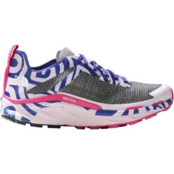 The North Face TNF X Elvira VECTIV™ Infinite Trail Running Schoenen Dames - Lapis Blue Fernando Elvira Collab Print/Lavender Fog 8 The North Face TNF X Elvira VECTIV™ Infinite Trail Running Schoenen Dames - Lapis Blue Fernando Elvira Collab Print/Lavender Fog -Buitensport Winkel the north face womens tnf x elvira vectiv infinite trail running shoes lapis blue fernando elvira collab print lavender fog 4 1305221